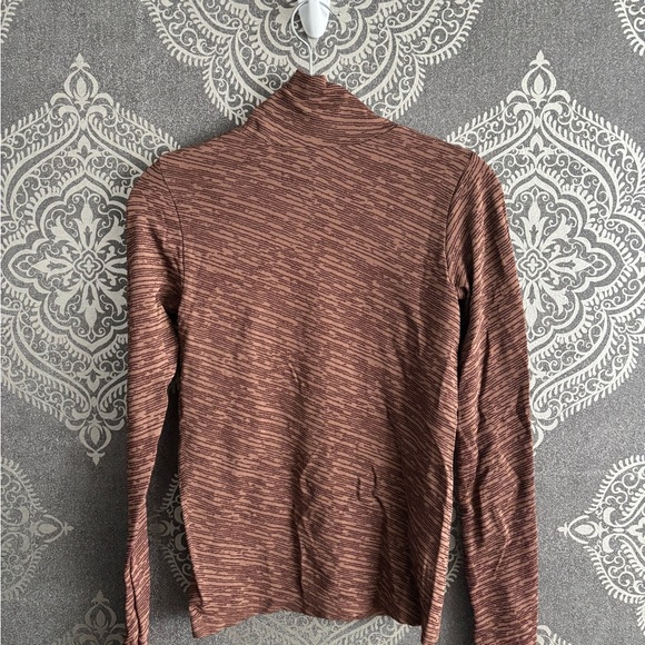 Athleta Brown Long Sleeve Turtleneck - Picture 4 of 4